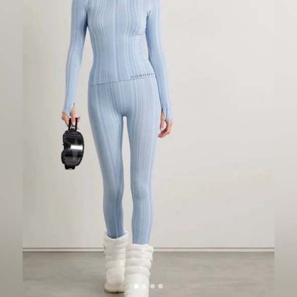 Stylish Striped Blue Leggings - Picture 2 of 8